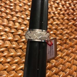 Silver spinner band ring